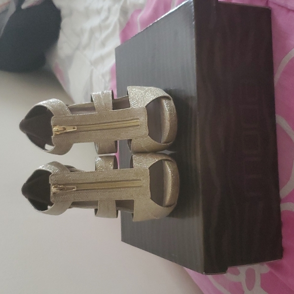 Moda Spana Jasper heels in Gold, Size 7 - Picture 3 of 3